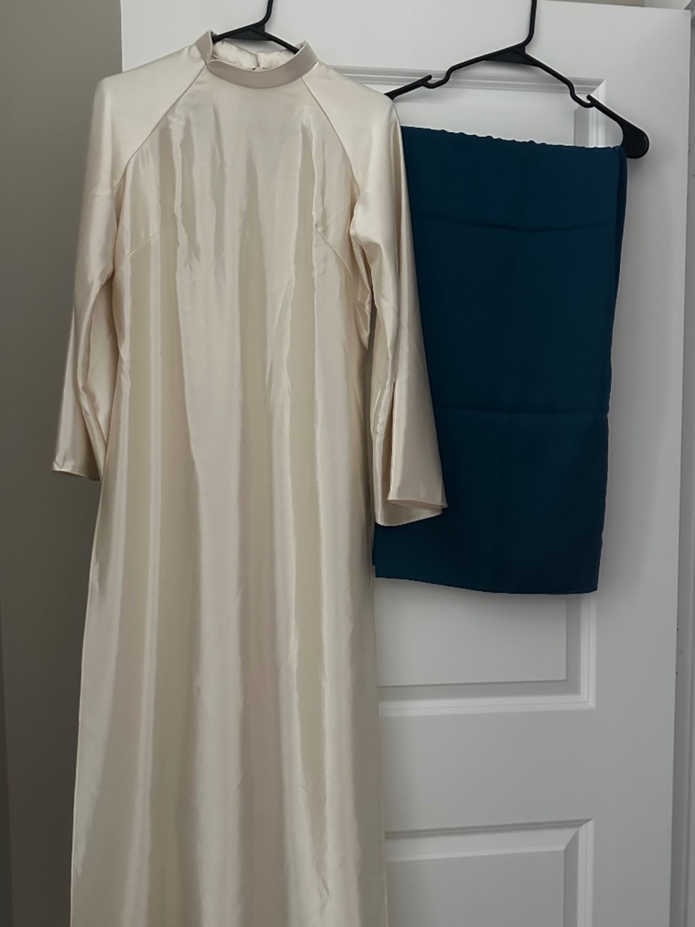 Traditional Vietnamese Áo Dài Set Ivory Cream & Teal Blue NWOT